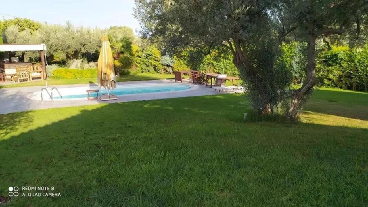 Luxurious 6 Bedroom Villa In A Great Location Chalkís Exterior foto